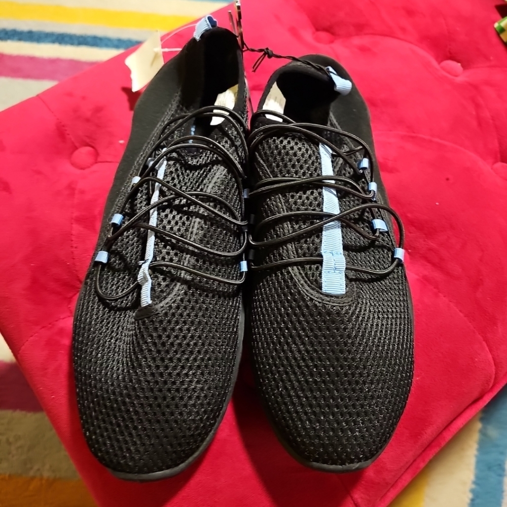 NWT Women's Size 11 Wave Zone Bungy Black Water Shoes Pool Shower Beach